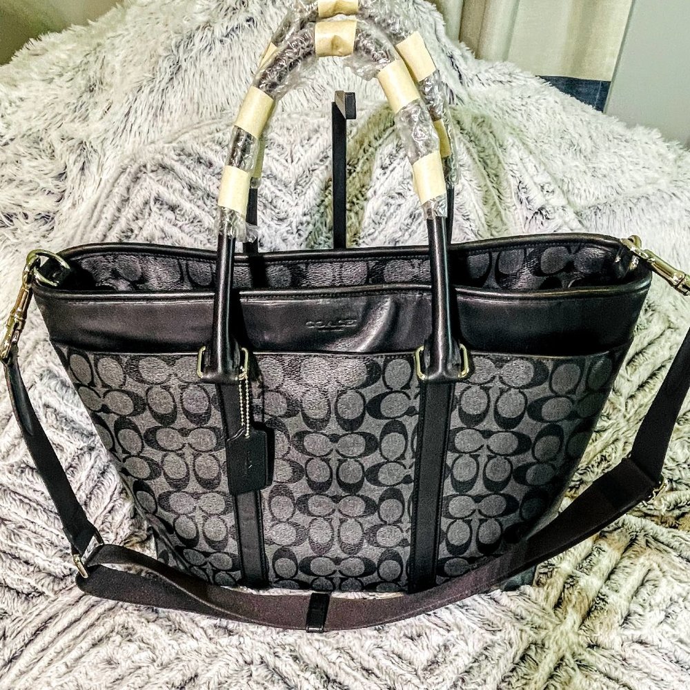 EUC - COACH PERRY BUSINESS TOTE IN SIGNATURE COATED CANVAS (F54799)